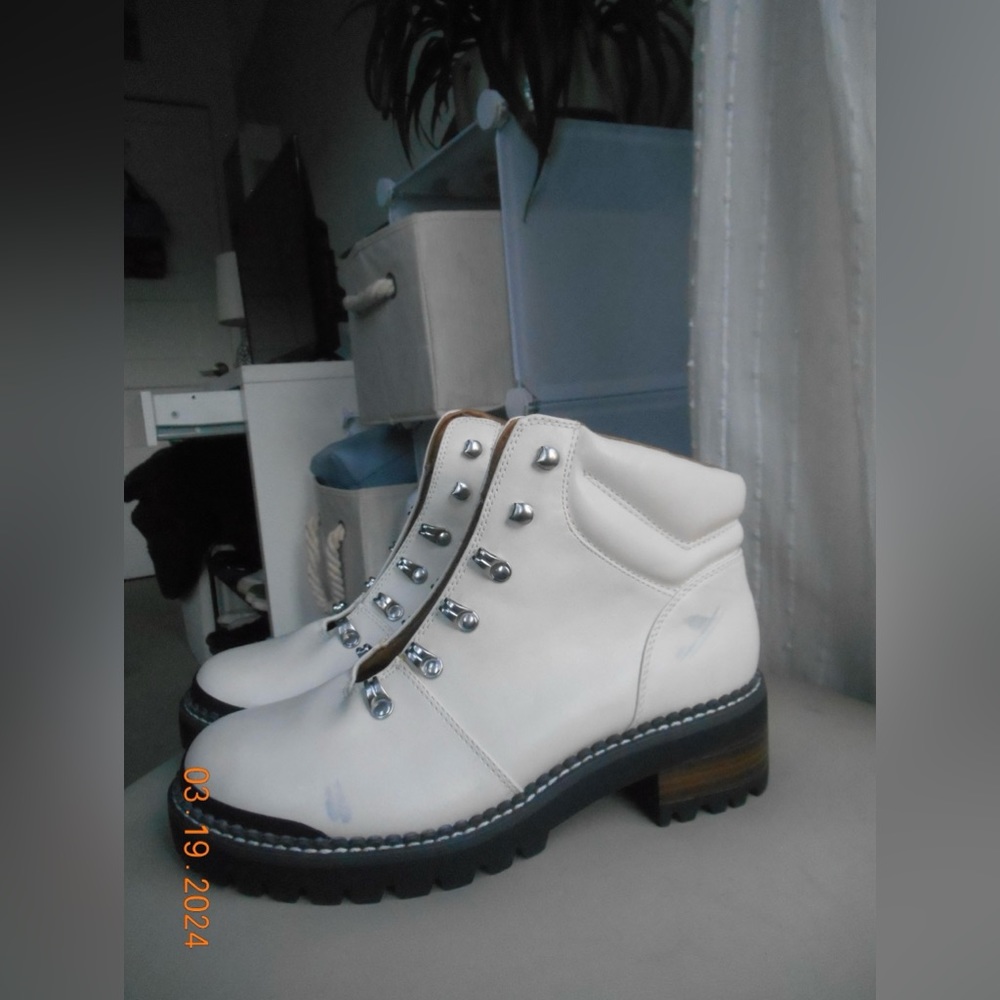 White Snow Booties - Target π― - Picture 3 of 6